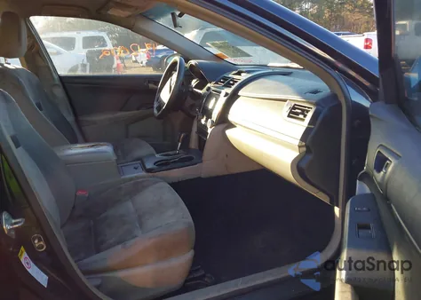 2014 Toyota Camry Le z USA, uszkodzony, nr VIN 4T4BF1FK5ER396059